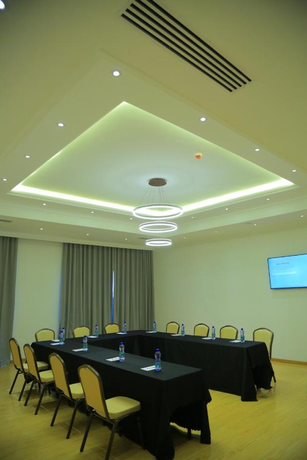 Check Inn Hotel Addis Abeba Buitenkant foto