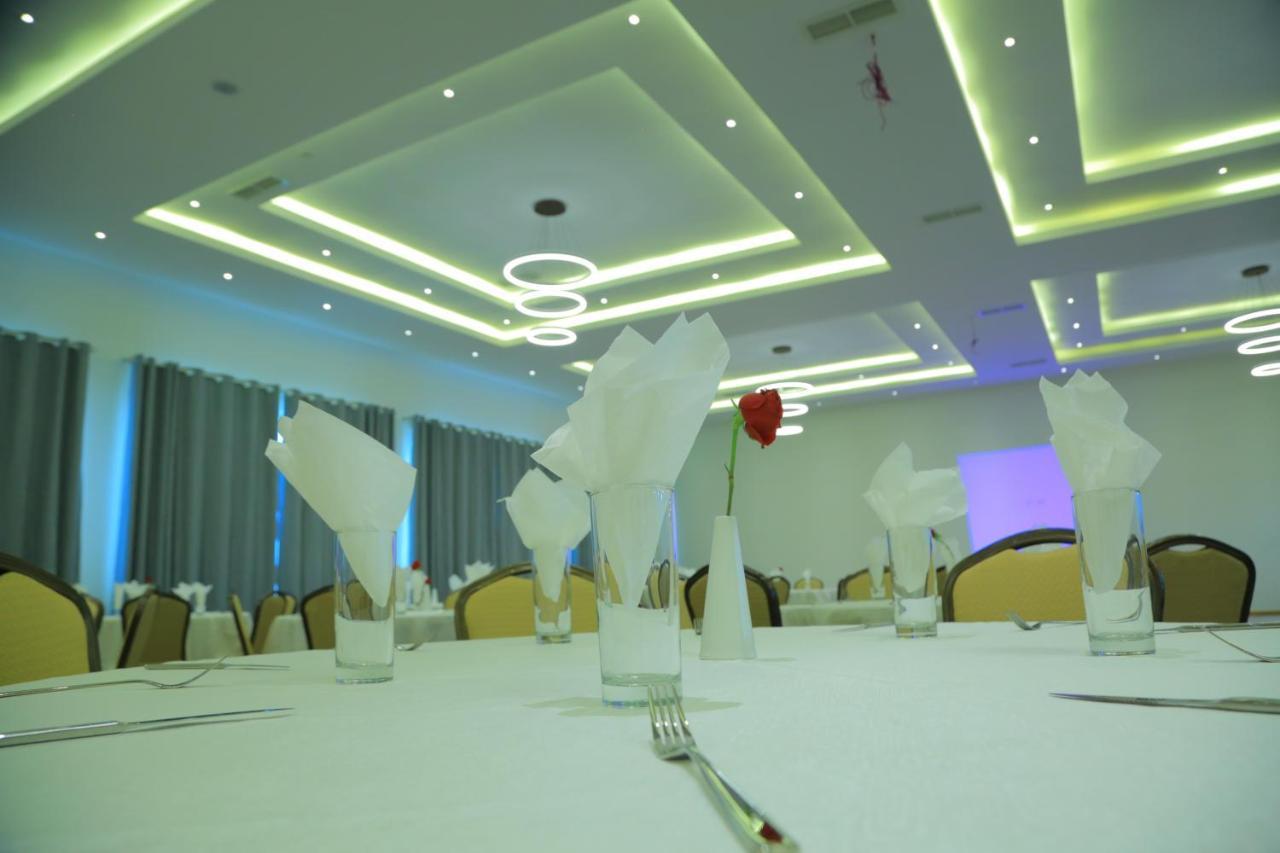 Check Inn Hotel Addis Abeba Buitenkant foto